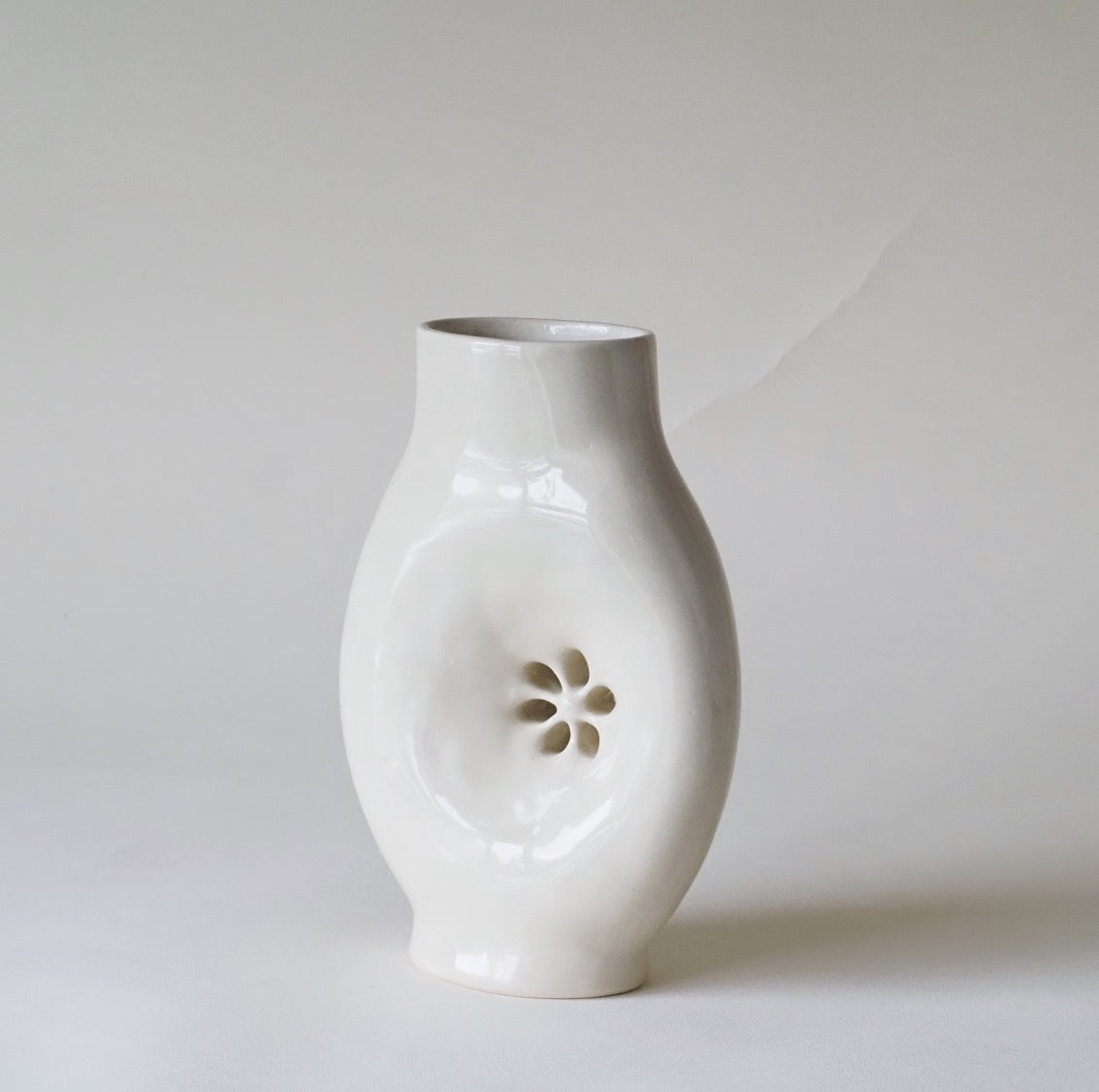 Erika Christine Daisy Vase - Cream