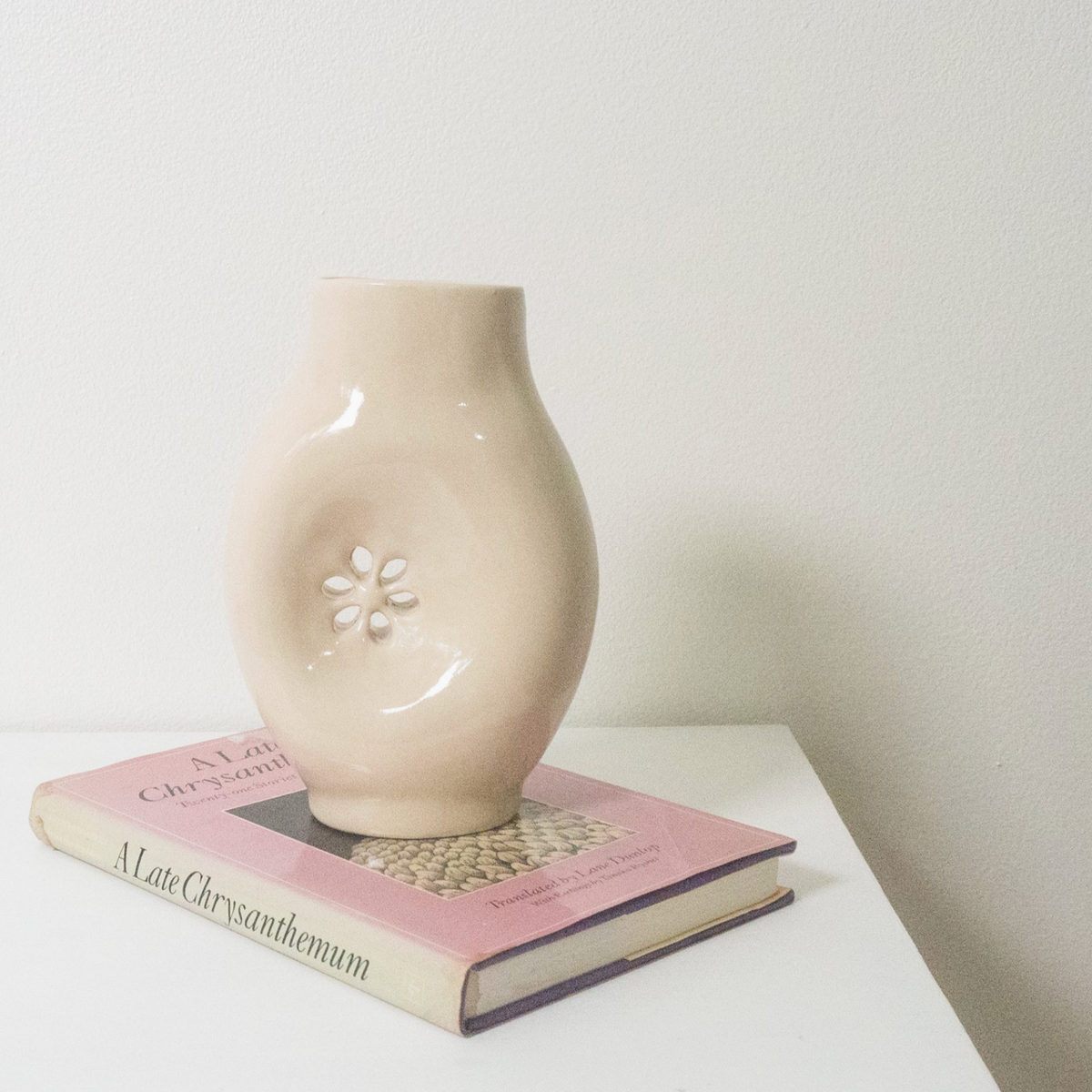 Erika Christine Daisy Vase - Cream